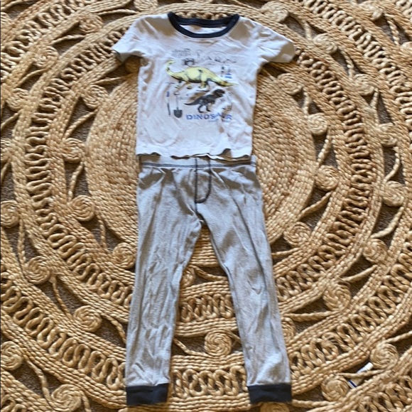 sold on Ⓜ️: Glow In The Dark Dino Pajamas 3T - Picture 1 of 6